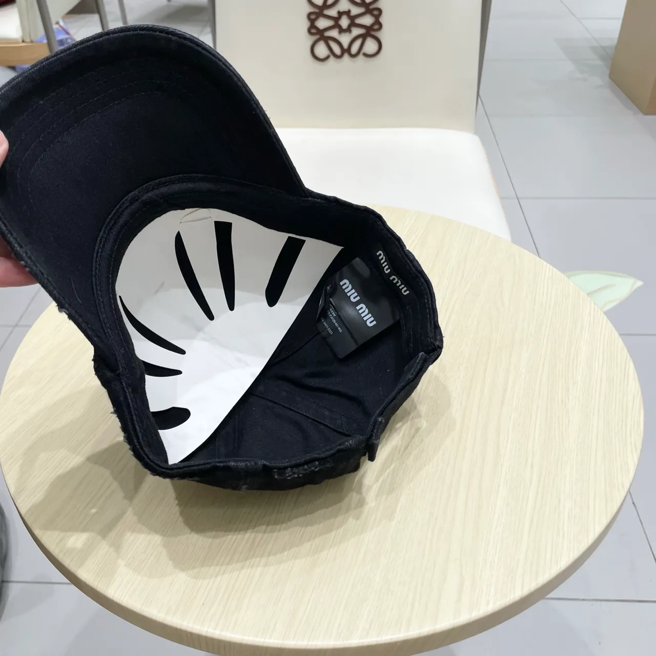 Miu Miu 黑色 distressed denim 刺绣 logo 棒球帽 2