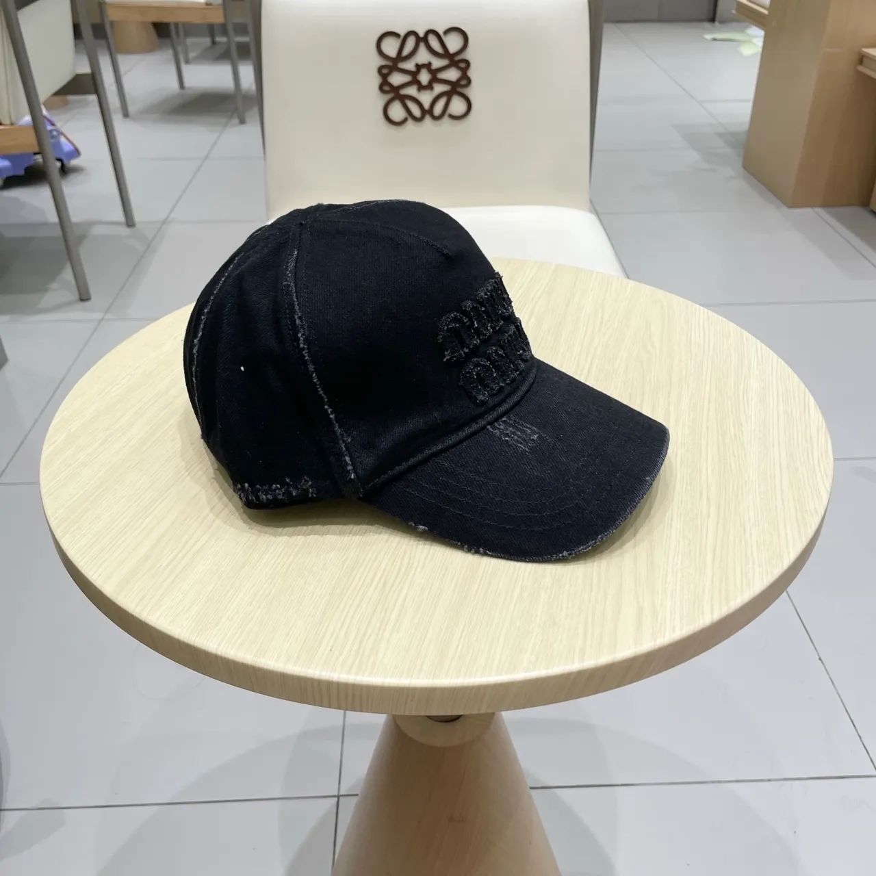 Miu Miu 黑色 distressed denim 刺绣 logo 棒球帽 8