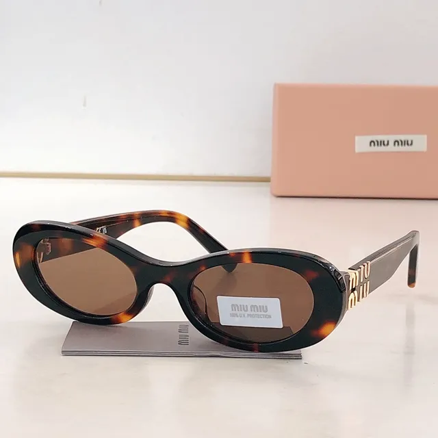 Miu Miu Noir Gris Oval Silhouette Brillant Acétate Lunettes de soleil 4