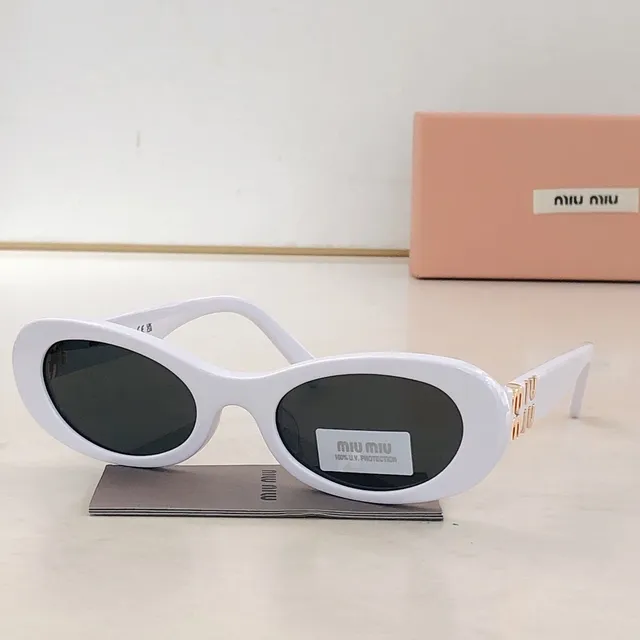 Miu Miu Noir Gris Oval Silhouette Brillant Acétate Lunettes de soleil 5