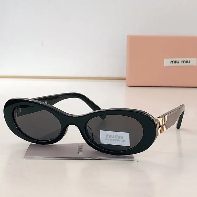 Miu Miu Noir Gris Oval Silhouette Brillant Acétate Lunettes de soleil 9