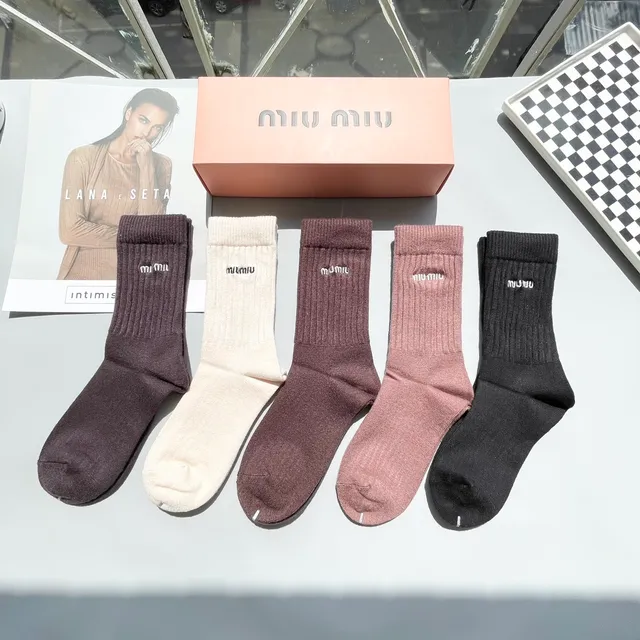 Miu Miu 刺绣 Logo 船袜 9