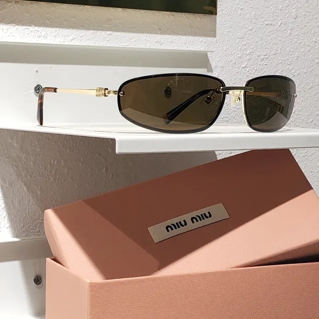 Miu Miu Lunettes de Soleil Rectangulaires Sans Monture Métal Noir 7