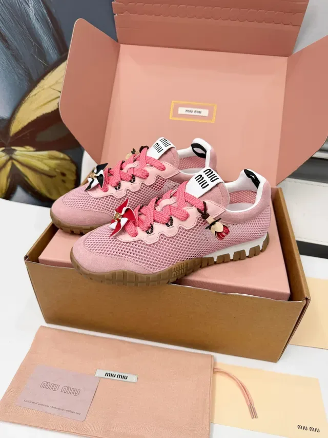 Miu Miu Wander حذاء لايف ستايل وردي شبك وسويد 4