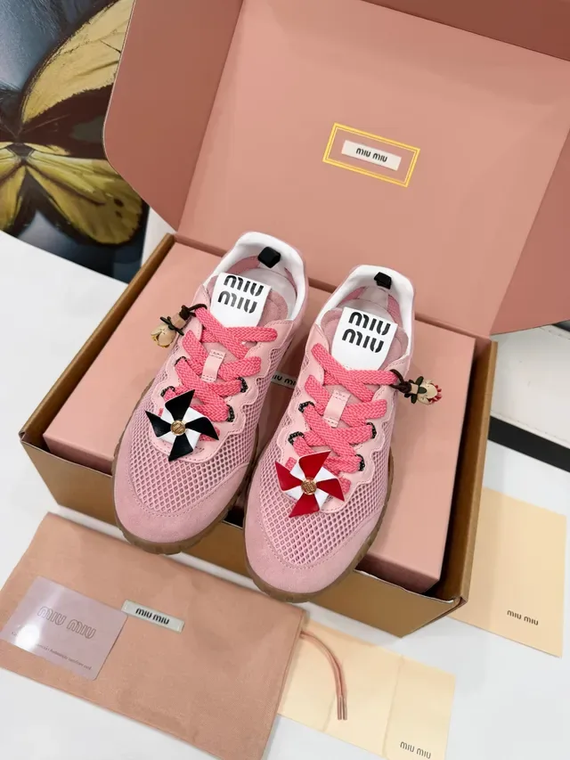 Miu Miu Wander حذاء لايف ستايل وردي شبك وسويد 5