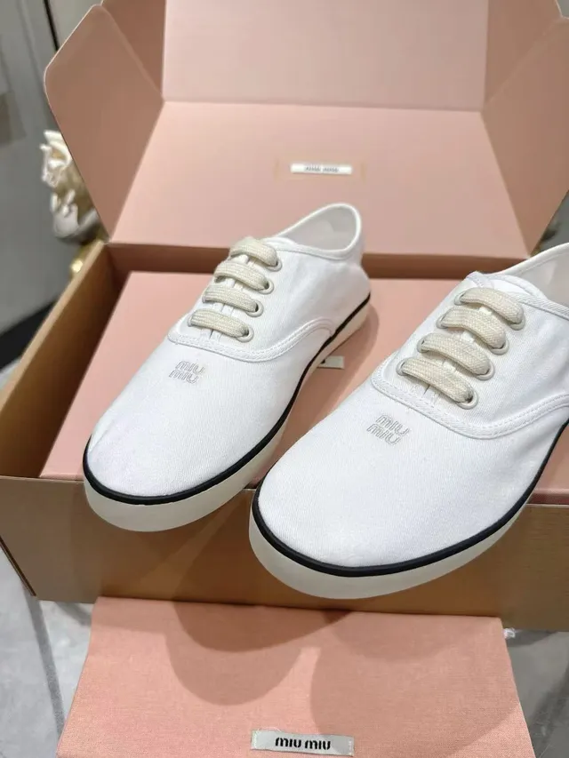 Miu Miu Wander 白黑低帮帆布鞋 6