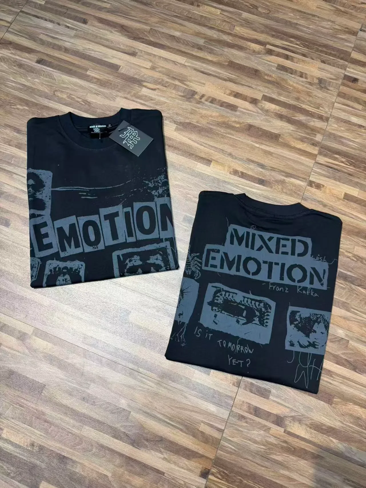 Mixed Emotion काला ग्रे ग्राफिक प्रिंट स्टडेड स्लीव्स टी-शर्ट 6