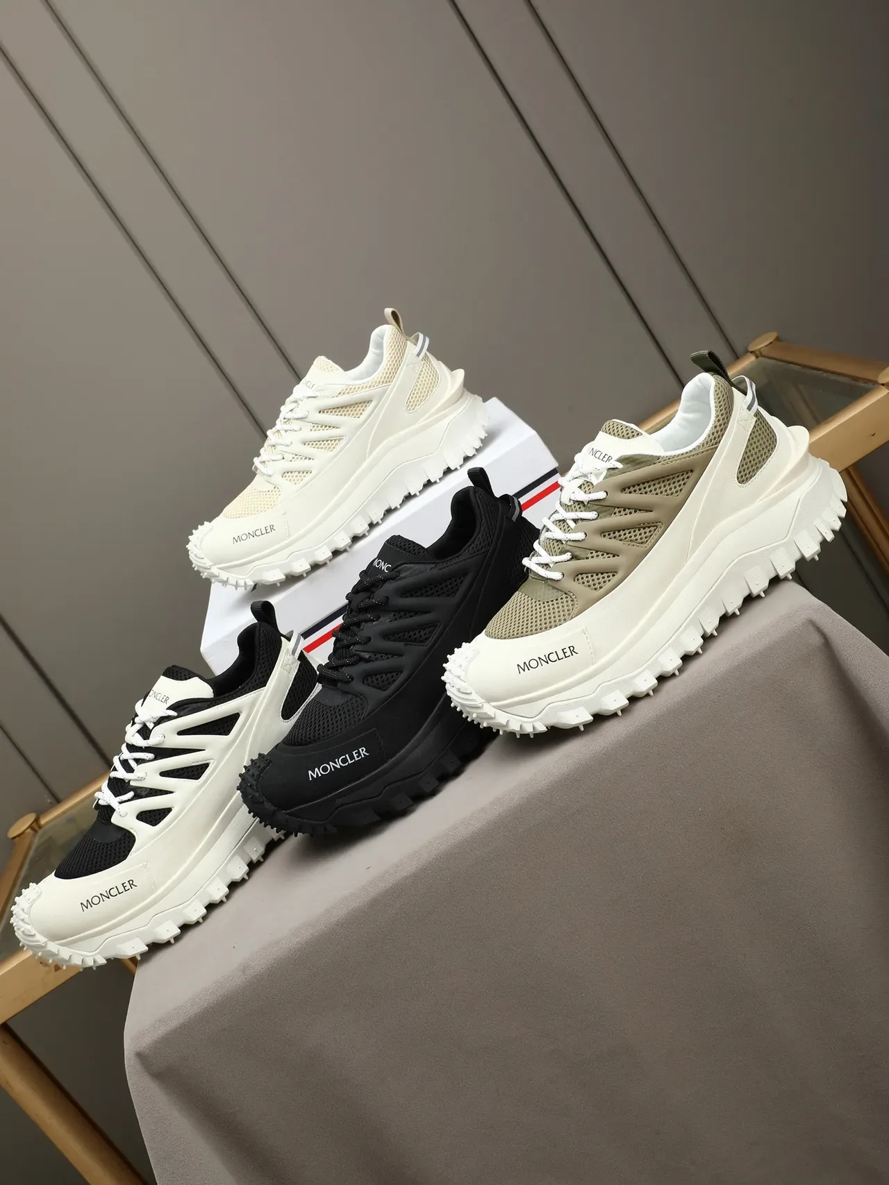 Moncler বেইজ আর্মি গ্রীন চংকি সোল মেশ এবং সিন্থেটিক ওভারলে স্নিকার্স 2