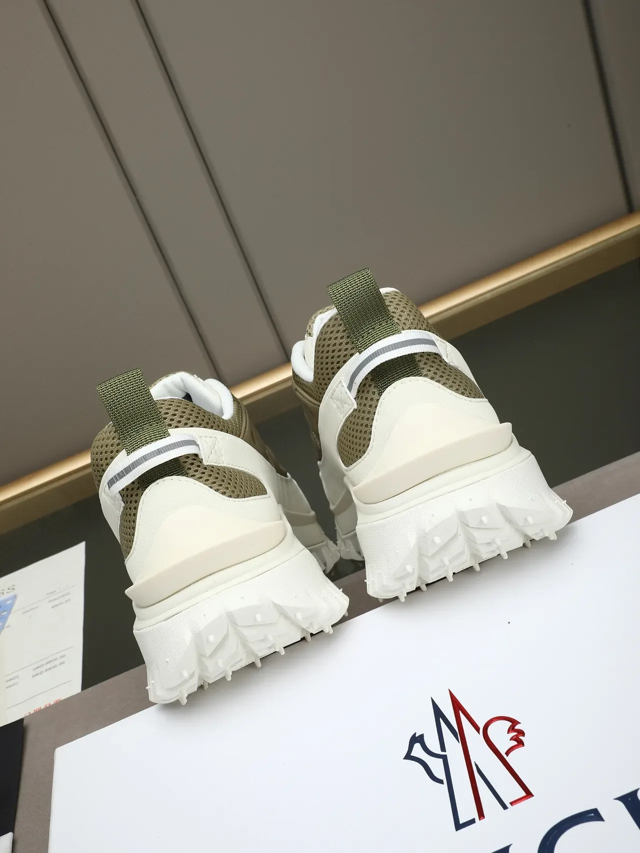 Moncler বেইজ আর্মি গ্রীন চংকি সোল মেশ এবং সিন্থেটিক ওভারলে স্নিকার্স 3