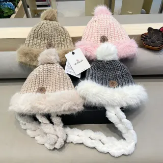 Moncler বেইজ সাদা ঘন রিবড কনিট ফার ট্রিমড ব্রিম বিনি