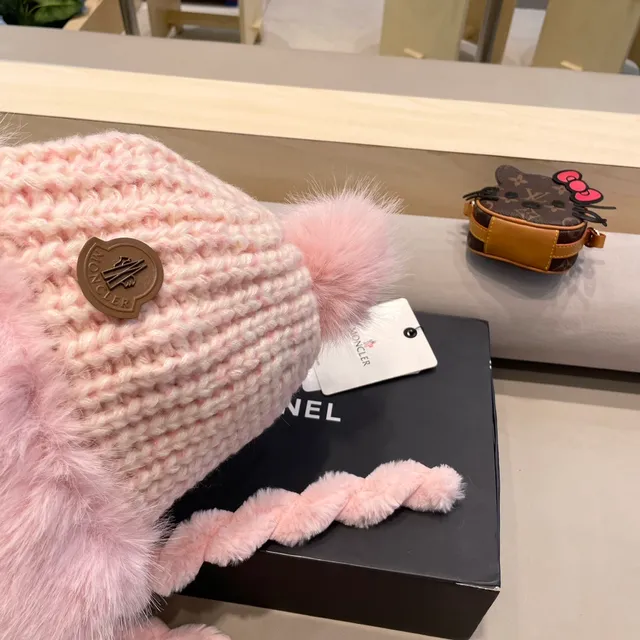Moncler भूरा सफेद मोटा रोबट बुना हुआ फर से सज्जित किनारा वाली बीनि 6