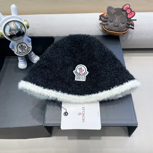 Moncler Beret Preto Branco Textura Fuzzy Borda 2