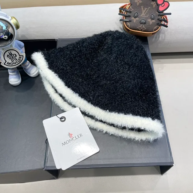 Moncler Beret Preto Branco Textura Fuzzy Borda 3