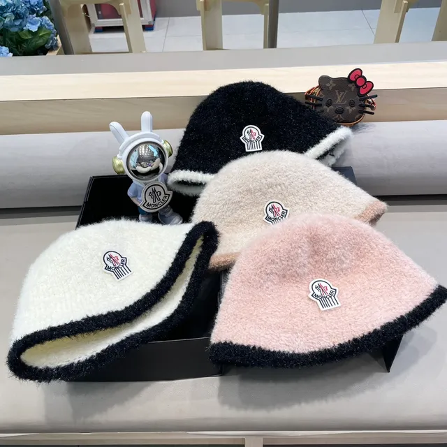 Moncler Beret Preto Branco Textura Fuzzy Borda 6