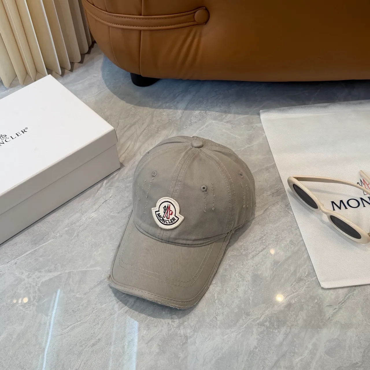 Moncler ছেঁড়া ধুলো ধূসর বেসবল ক্যাপ 4
