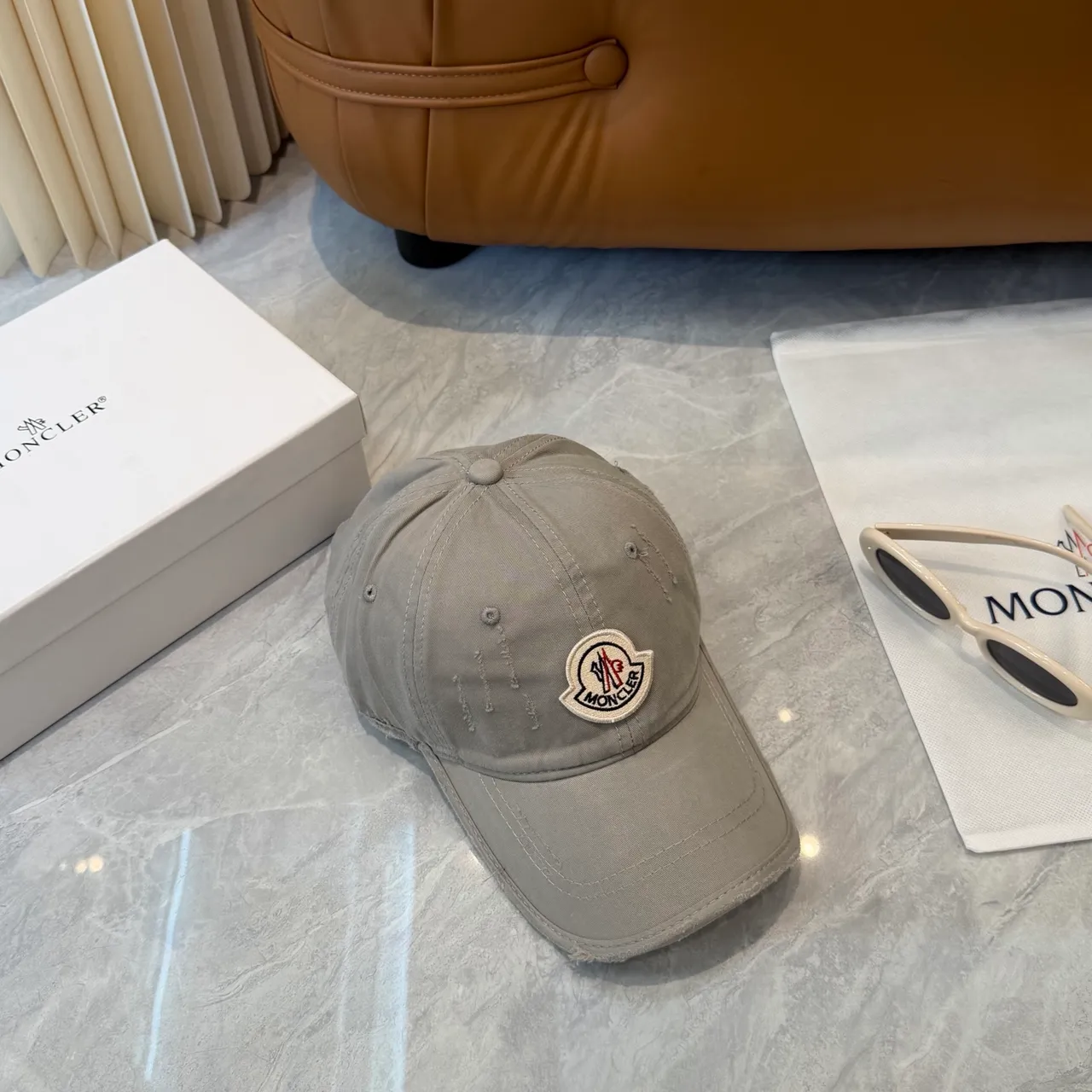 Moncler ছেঁড়া ধুলো ধূসর বেসবল ক্যাপ 5