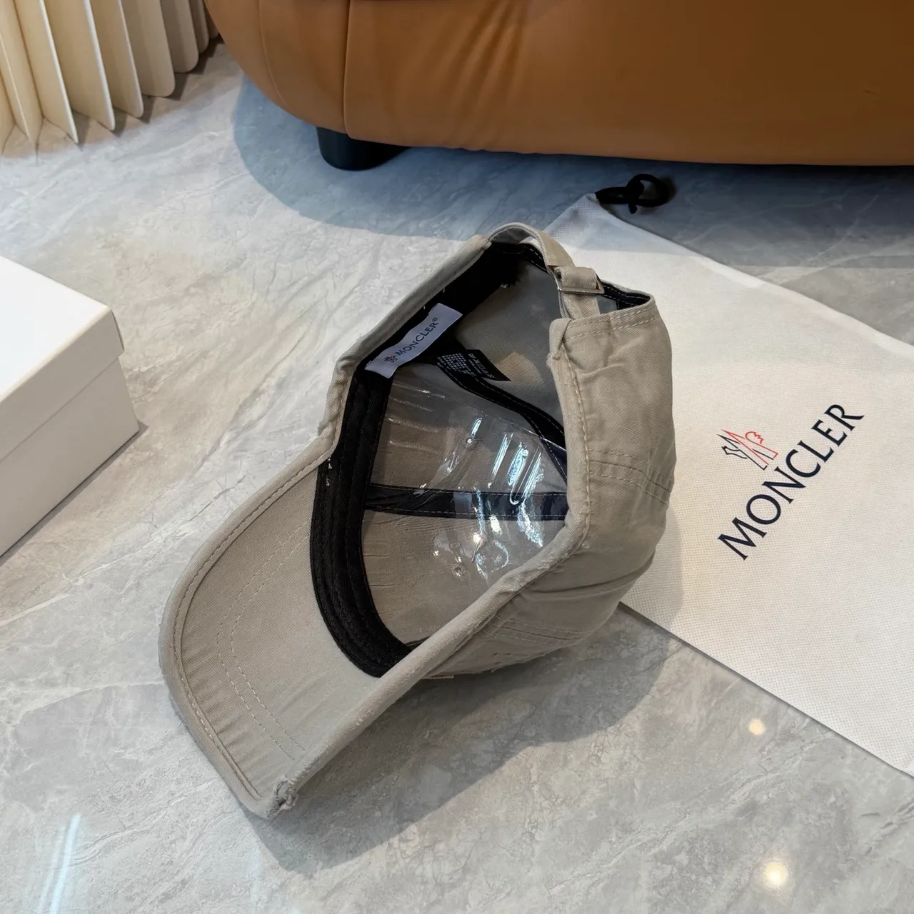 Moncler ছেঁড়া ধুলো ধূসর বেসবল ক্যাপ 8