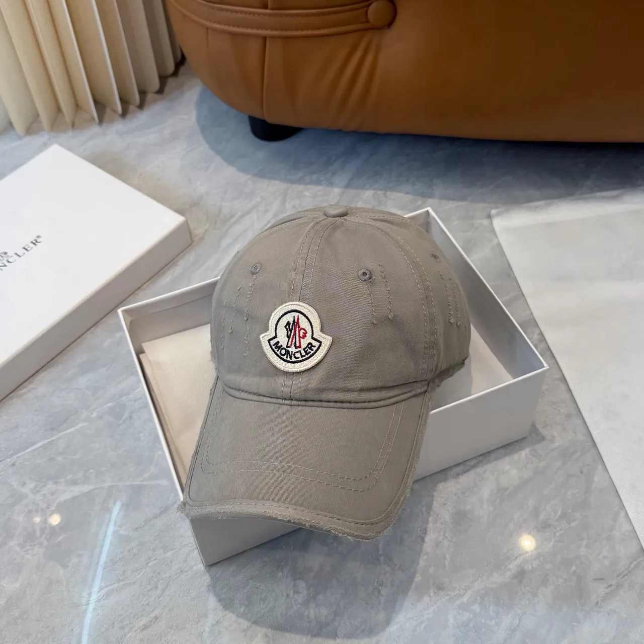 Moncler ছেঁড়া ধুলো ধূসর বেসবল ক্যাপ 9