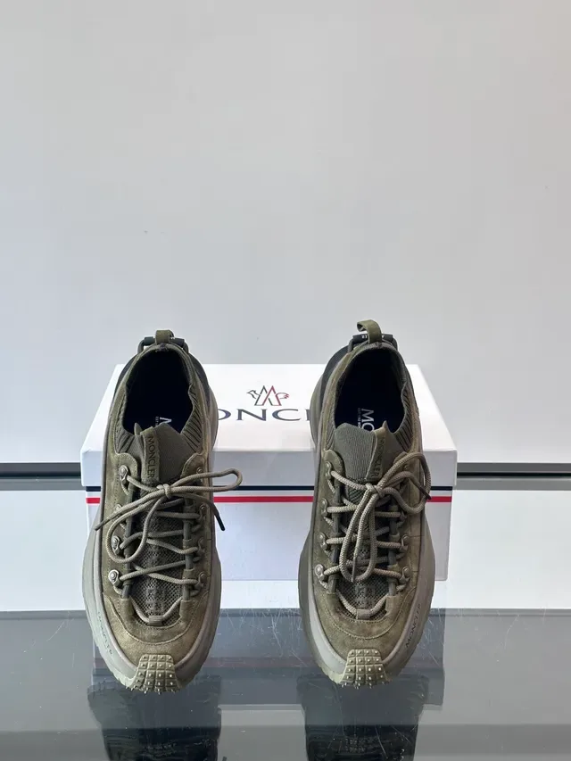 Moncler Grenoble Army Green Gray zapatillas lifestyle inspiradas en hiking con cuello knit 4