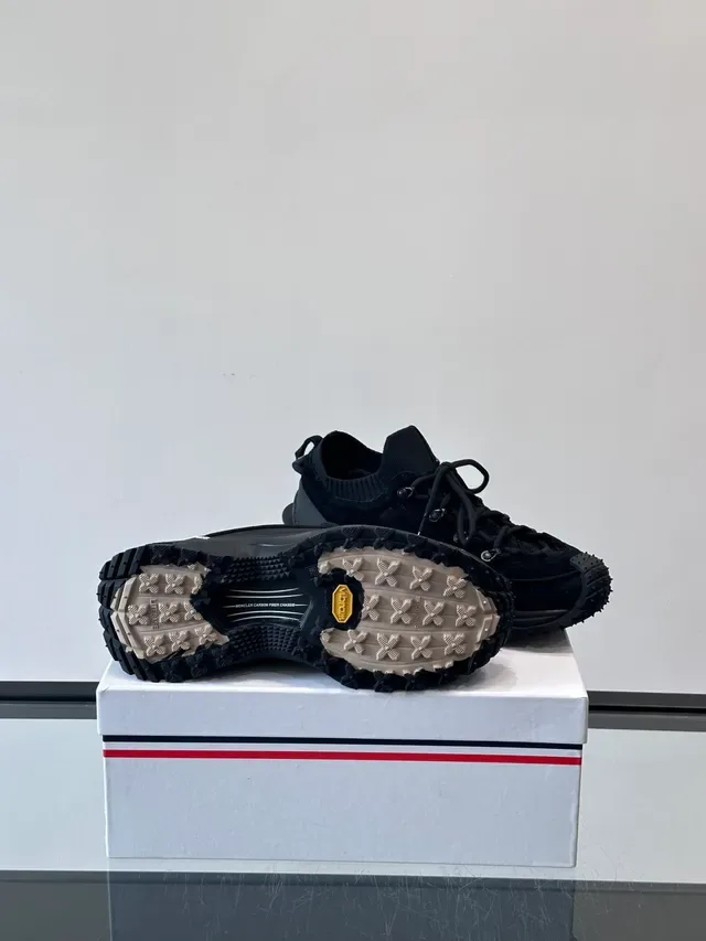 Moncler Grenoble Zapatillas Lifestyle Negros con Cuello de Punto Inspirado en Hiking 2