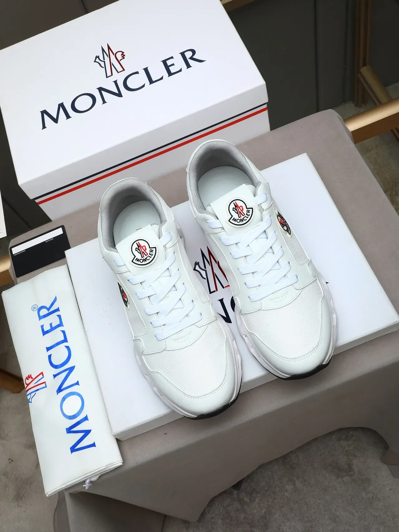Moncler Blanco Negro Limpio Superior Esculpido Perforado Suela Media Zapatillas Estilo de Vida 2