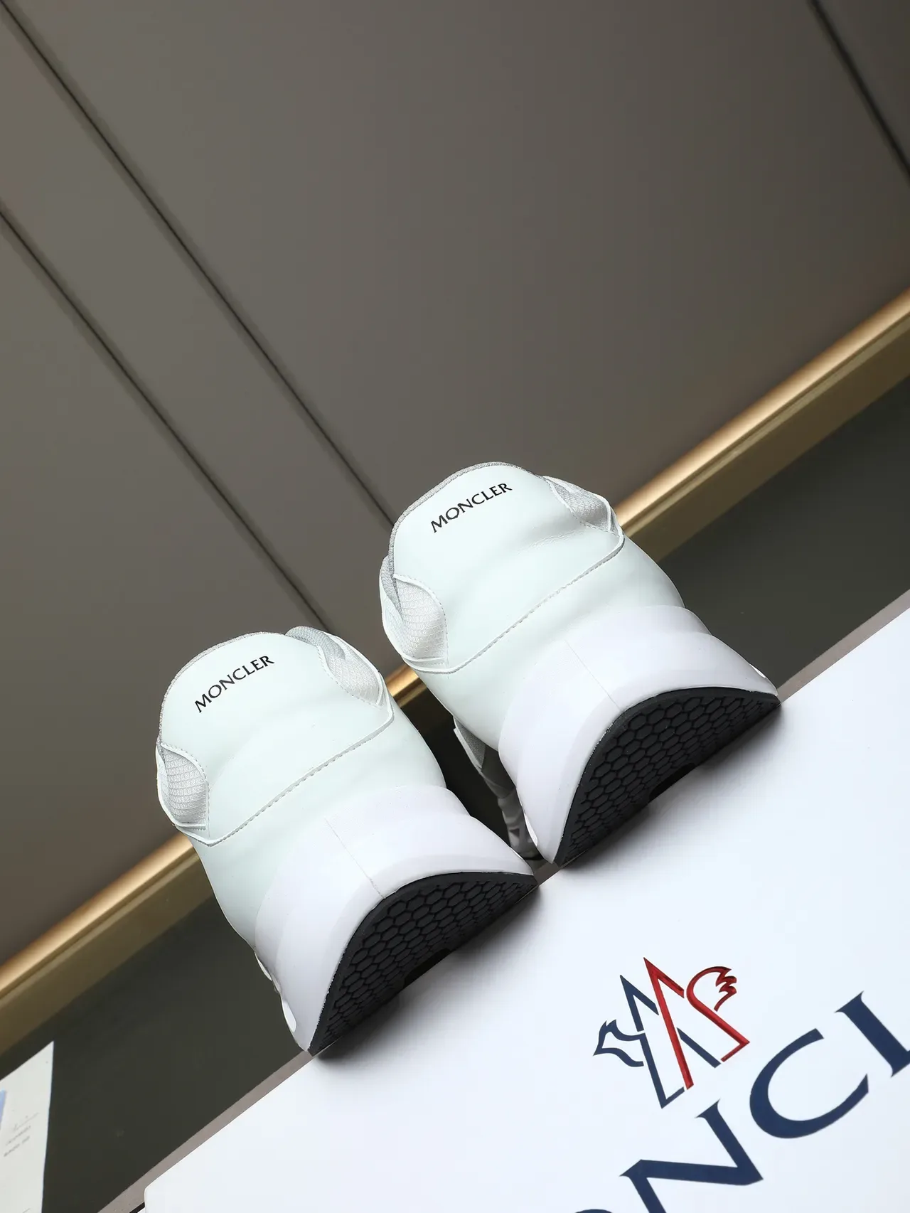 Moncler Blanco Negro Limpio Superior Esculpido Perforado Suela Media Zapatillas Estilo de Vida 3