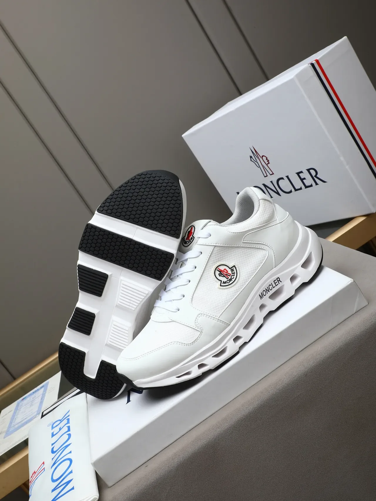 Moncler Blanco Negro Limpio Superior Esculpido Perforado Suela Media Zapatillas Estilo de Vida 4