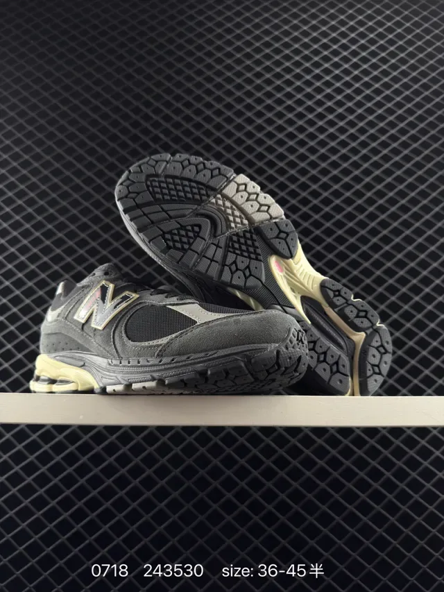 New Balance 2002R गहरा भूरा बेज जीवनशैली स्नीकर्स 4