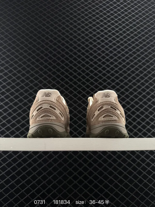 New Balance 204 Series বাদামী বেইজ স্যুয়েড উপর বহুস্তরীয় সোল চাঙ্কি স্নিকার 3