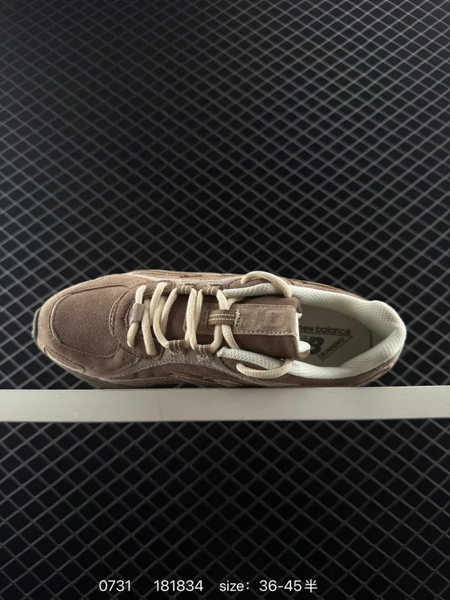 New Balance 204 Series বাদামী বেইজ স্যুয়েড উপর বহুস্তরীয় সোল চাঙ্কি স্নিকার 4