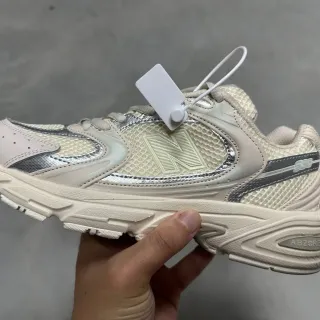 New Balance 530 ভূরা এবং রূপালি ধাতু জীবন শৈলী জুতা