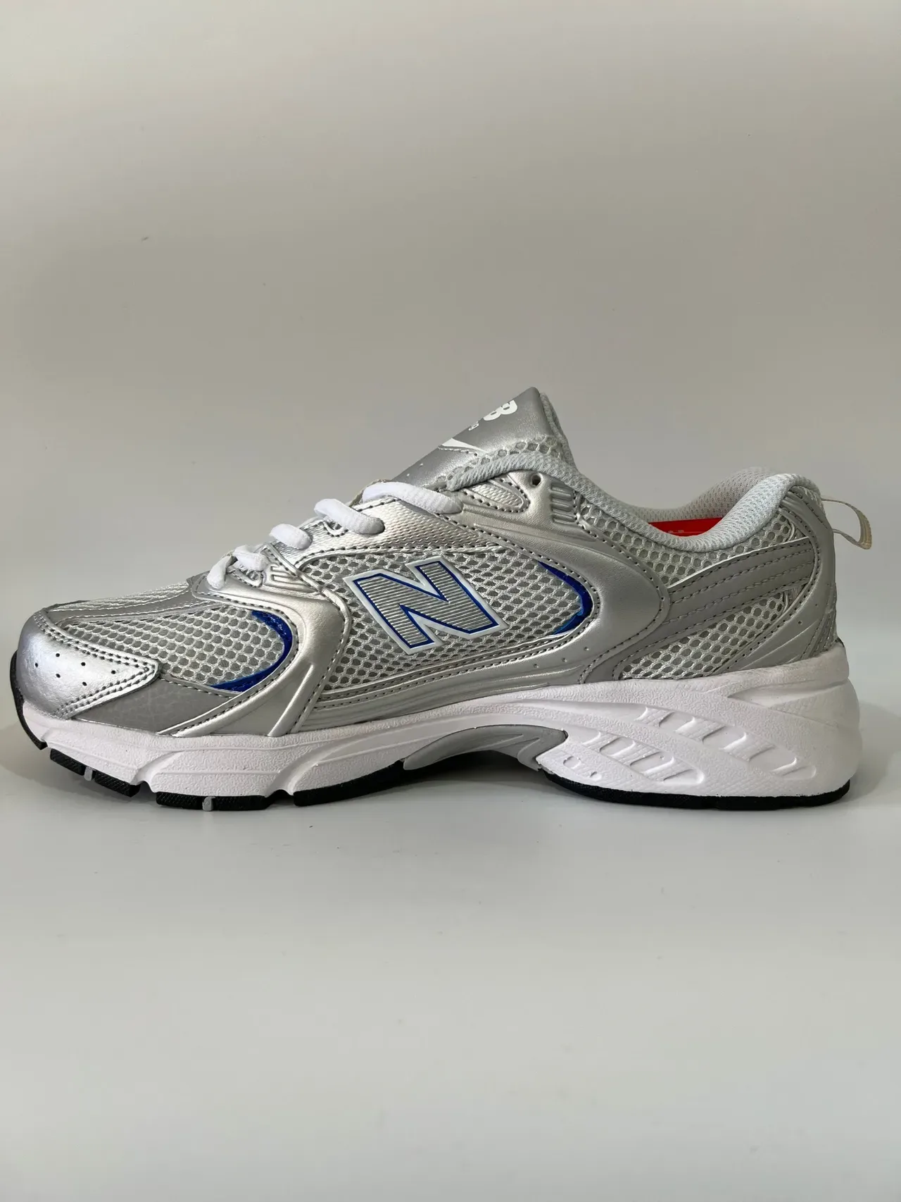 New Balance 530 রূপালি ধাতবিক নীল অ্যাকসেন্ট লাইফস্টাইল স্নিকার 4