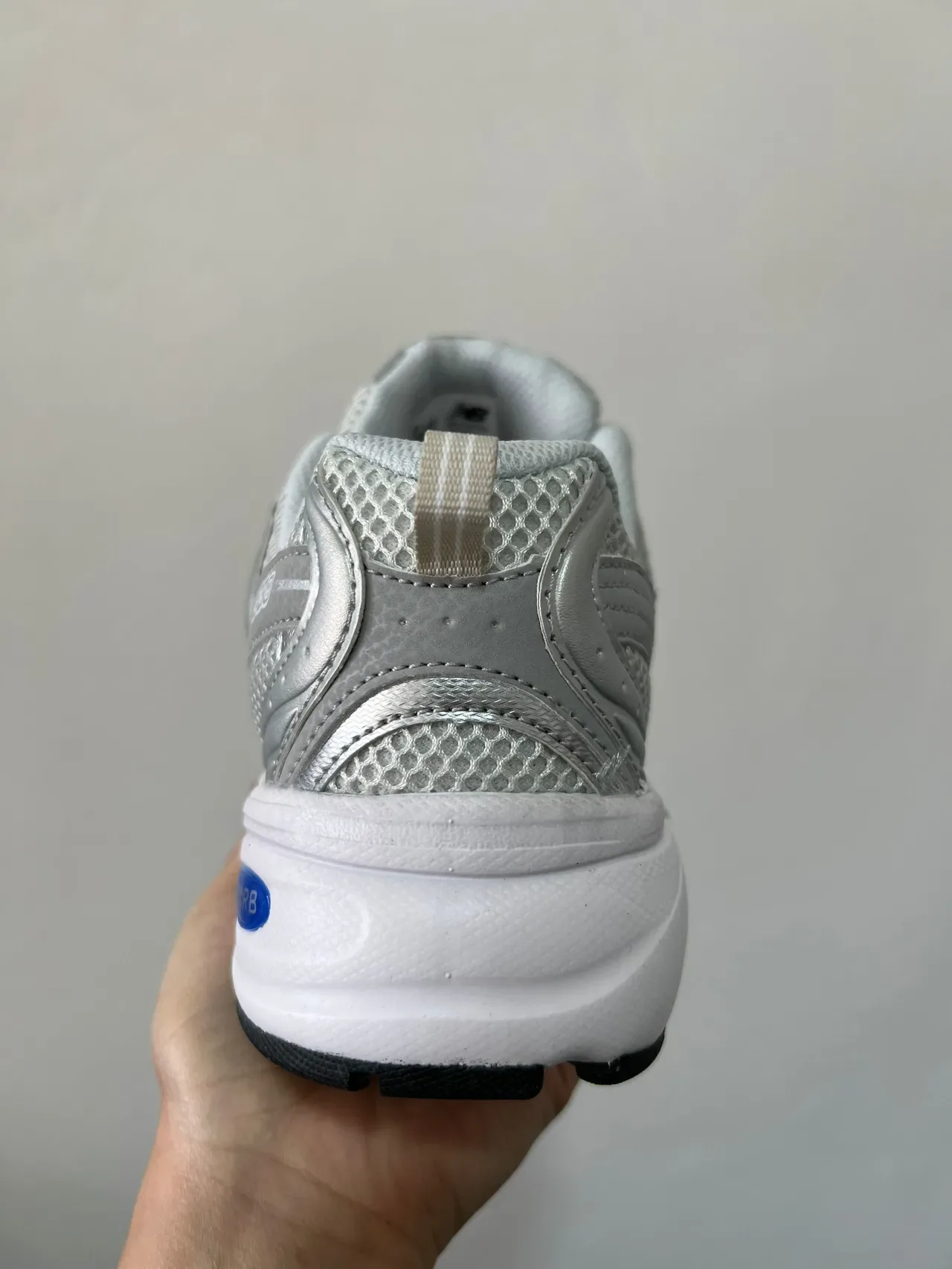 New Balance 530 রূপালি ধাতবিক নীল অ্যাকসেন্ট লাইফস্টাইল স্নিকার 5