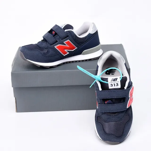 New Balance 574 银金属 Velcro 带 生活方式运动鞋 6