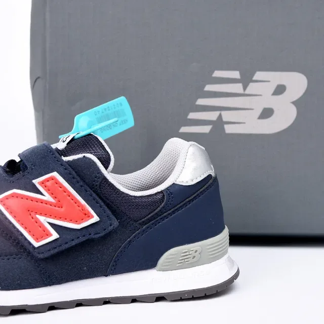New Balance 574 银金属 Velcro 带 生活方式运动鞋 7