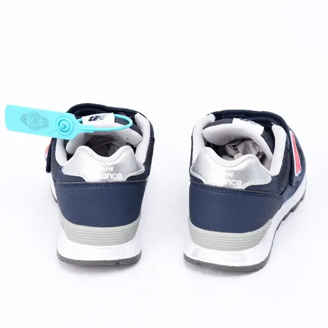 New Balance 574 银金属 Velcro 带 生活方式运动鞋 10