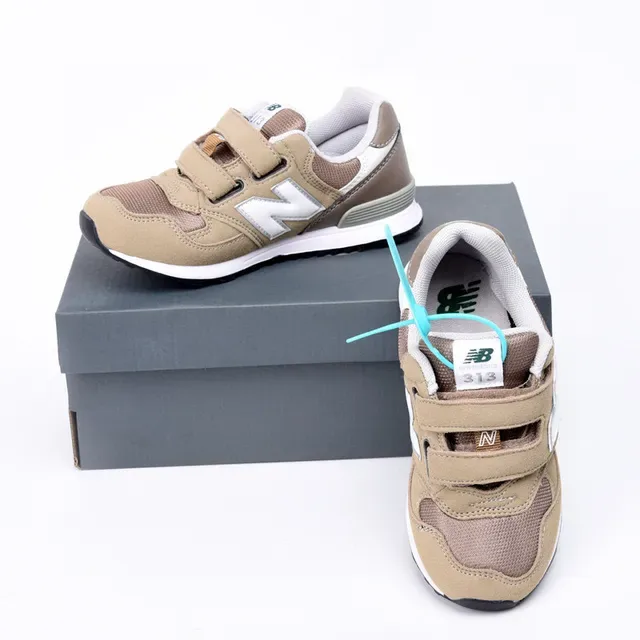 New Balance 574 银金属 Velcro 带 生活方式运动鞋 13