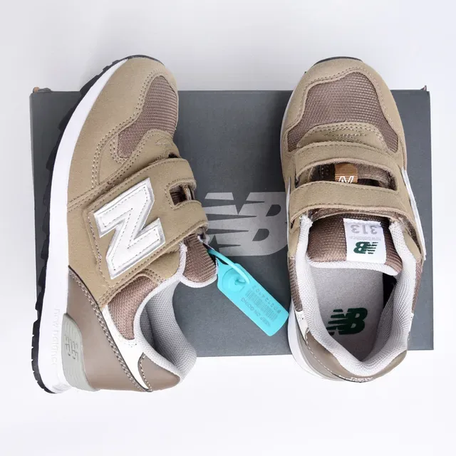 New Balance 574 银金属 Velcro 带 生活方式运动鞋 14