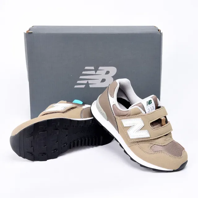 New Balance 574 银金属 Velcro 带 生活方式运动鞋 16