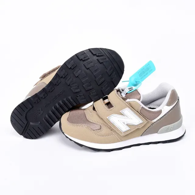 New Balance 574 银金属 Velcro 带 生活方式运动鞋 17