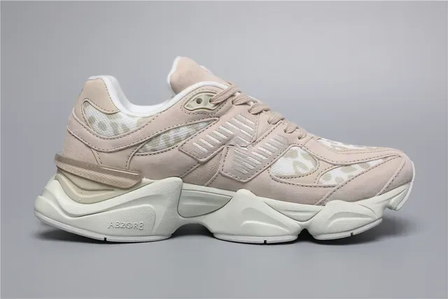 New Balance 9060 Tênis Lifestyle Bege com Estampa de Leopardo 8