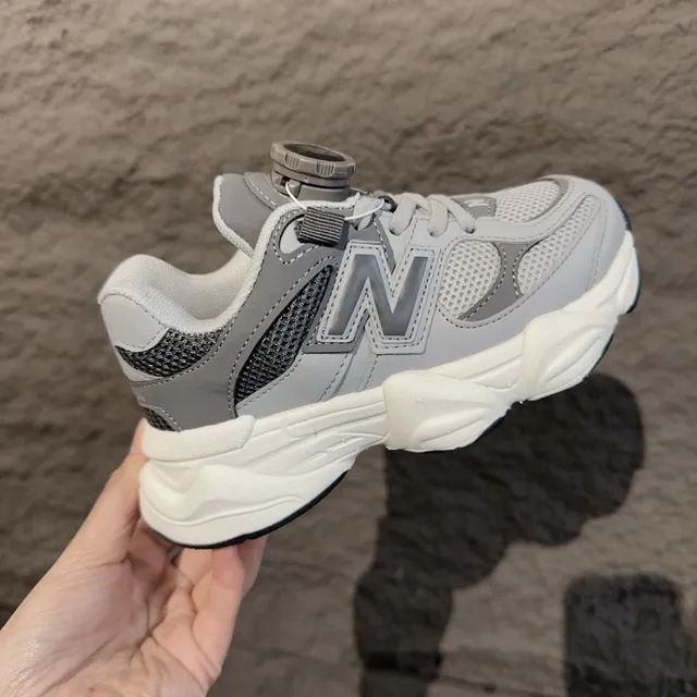 New Balance 9060 黑灰色鞋底 BOA 旋钮闭合 厚底运动鞋 12