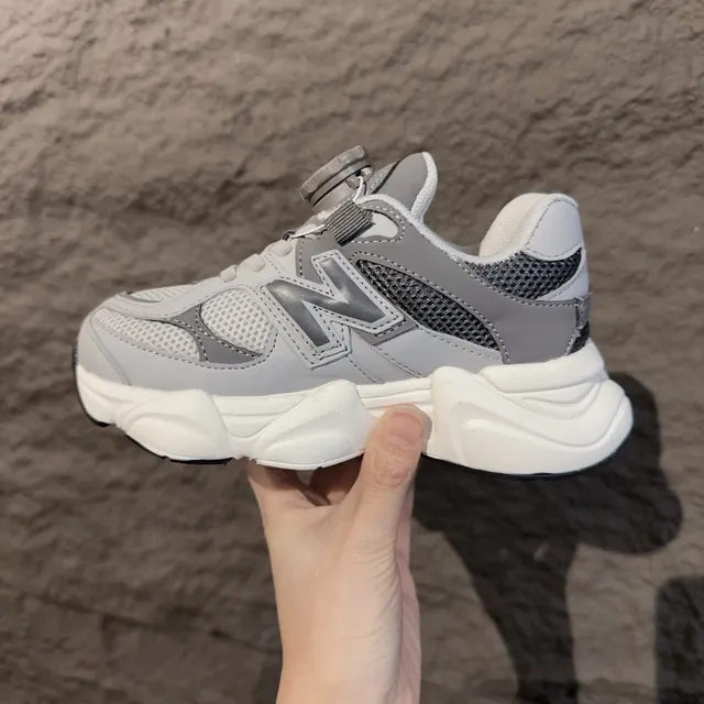 New Balance 9060 黑灰色鞋底 BOA 旋钮闭合 厚底运动鞋 14