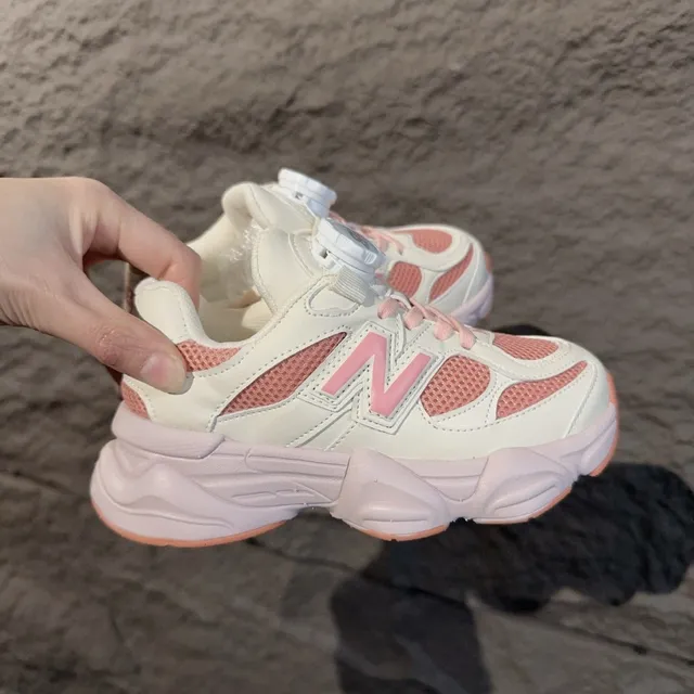 New Balance 9060 黑灰色鞋底 BOA 旋钮闭合 厚底运动鞋 18