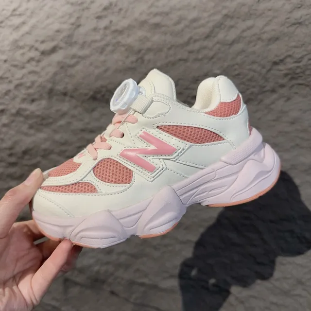New Balance 9060 黑灰色鞋底 BOA 旋钮闭合 厚底运动鞋 20