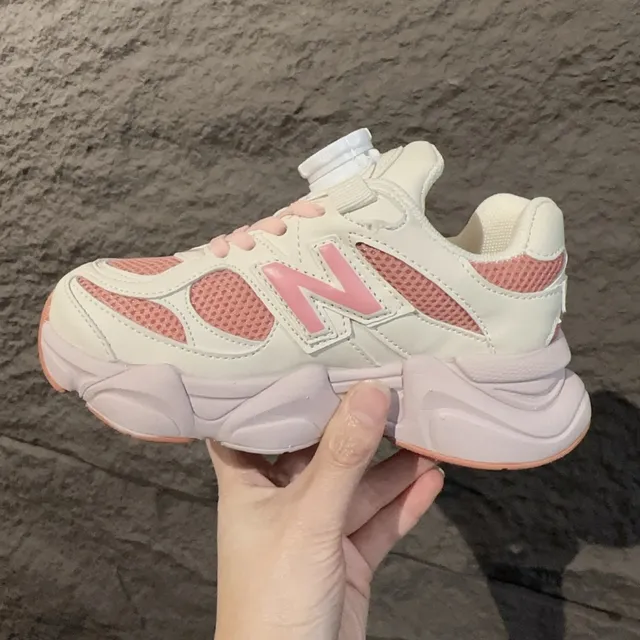 New Balance 9060 黑灰色鞋底 BOA 旋钮闭合 厚底运动鞋 23