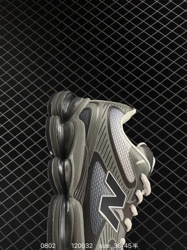 New Balance 9060 ধূসর কালো চংকি স্নিকার 4