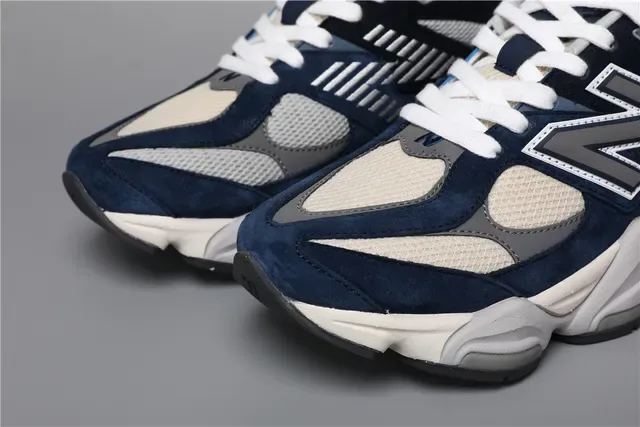 New Balance 9060 海军蓝和奶油色生活方式运动鞋 4