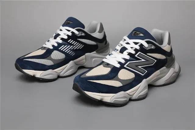 New Balance 9060 海军蓝和奶油色生活方式运动鞋 5