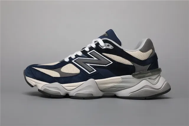New Balance 9060 海军蓝和奶油色生活方式运动鞋 9
